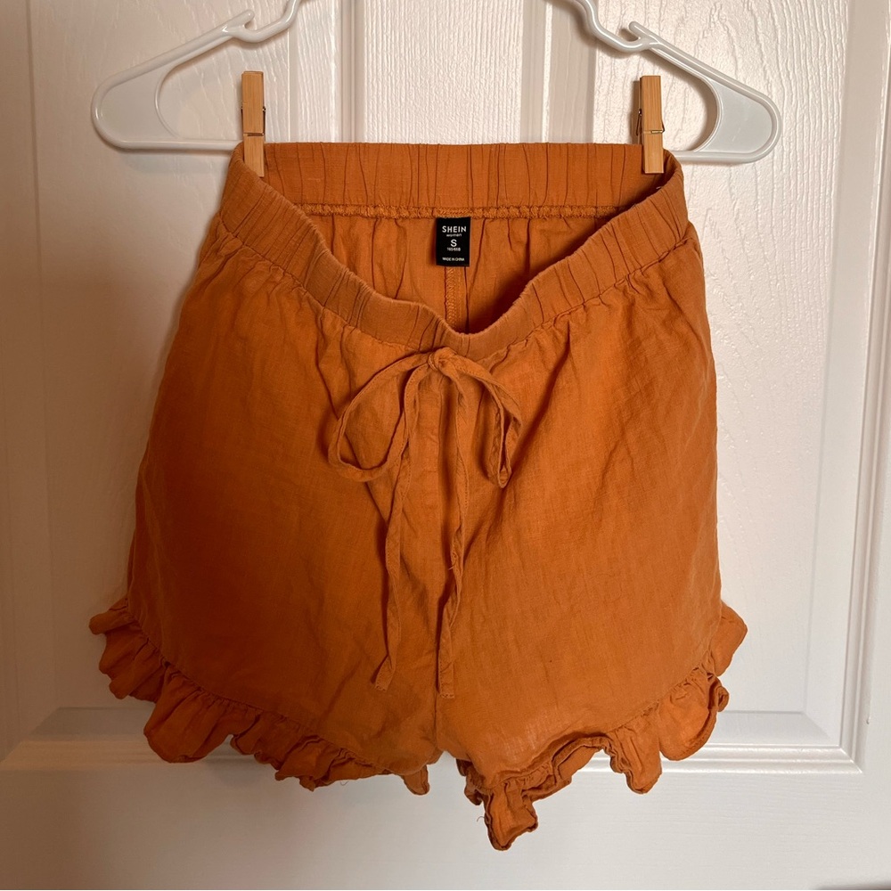 Lightweight ruffled shorts